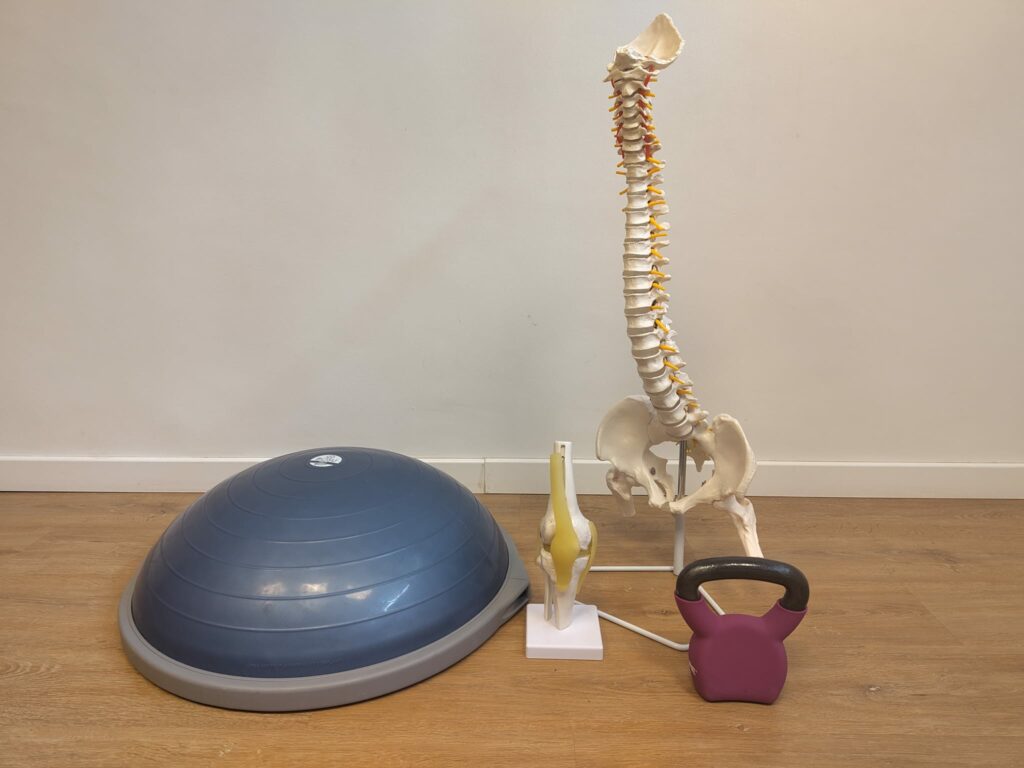 Rééducation fonctionnelle dans notre cabinet de kinésithérapie à Rennes Prise en charge du rachis, des membres inférieurs et supérieurs, du sportif, des troubles musculosquelettiques, pré et post opératoire, en rhumatologie et en traumatologie